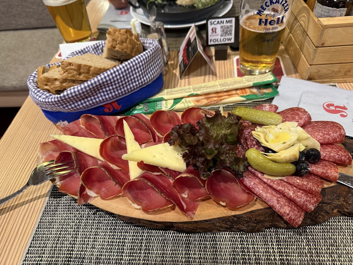 Restaurant Pizzeria Kreuzwirt Naturns Photos 2